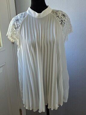 NWT Banana Republic White Pleated Lace Cap-Sleeve Blouse